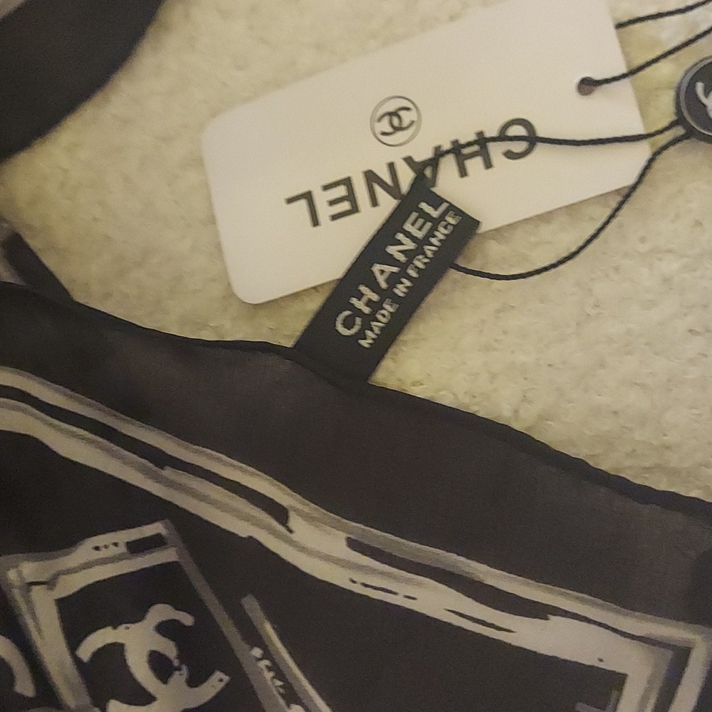 CHANEL Black and Gray Scarf - Picture 2 of 5